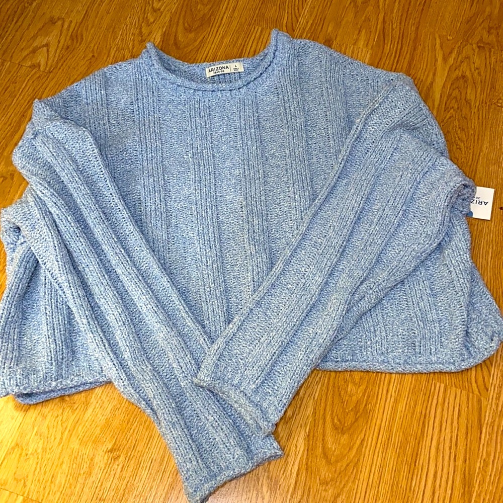 Arizona crop sweater BNWT light blue , velour type material , drop shoulders